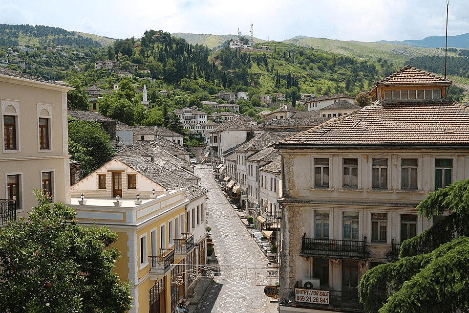 10 Hidden Historical Architecture Hubs Beyond Capital Crowds